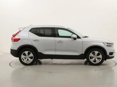 Usata Volvo XC40 Momentum 197 CV (144 kW) 2021 Biancobianco SUV