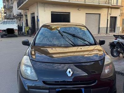 Usata Renault Clio II Dynamique 75 CV (55 kW) 2010 Berlina