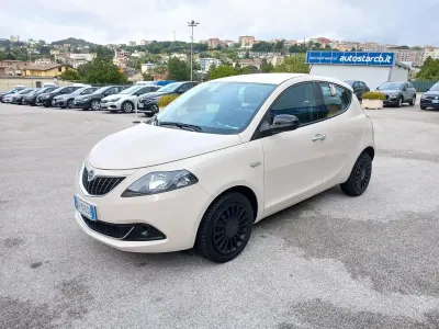 Usata Lancia Ypsilon 69 CV (50 kW) 2022 Beige Utilitaria