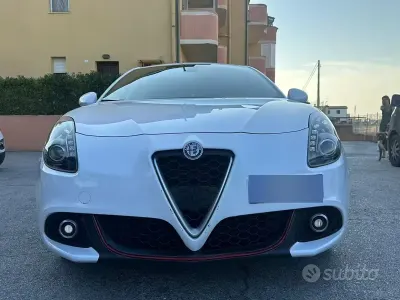 Usata Alfa Romeo Giulietta Super 120 CV (88 kW) 2017 Bianco Utilitaria