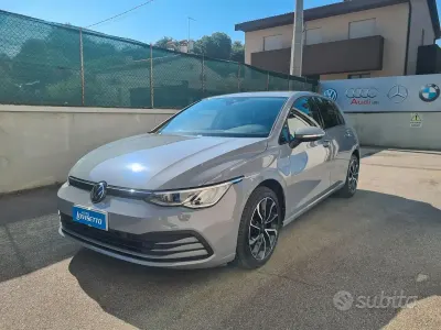 Usata VW Golf VII 116 CV (85 kW) 2021 Grigio Utilitaria