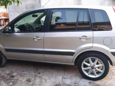 Usata Ford Fusion Collection 68 CV (50 kW) 2006 Argento Utilitaria