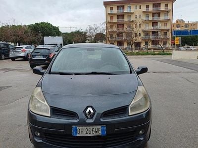 Grigio Usata 2007 Renault Clio II Berlina | 2000 € (Buon prezzo)