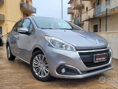 Usata Peugeot 208 GT-line 102 CV (75 kW) 2019 Grigio Utilitaria