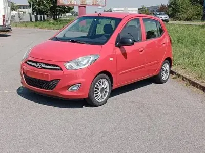 Usado Hyundai i10 69 CV (50 kW) 2011 Rojo Utilitario