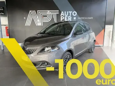 Usado Lancia Ypsilon S 69 HP (50 kW) 2024 Cinzento Citadino