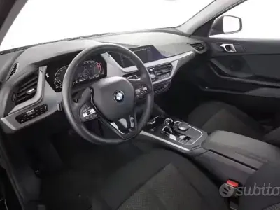Usado BMW 116 Advantage 116 CV (85 kW) 2023 Negro Utilitario