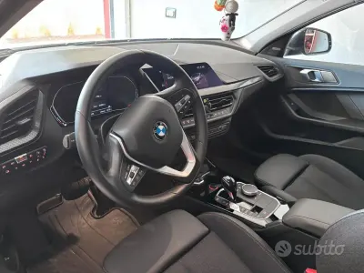Usata BMW 118 140 CV (102 kW) 2019 Nero Utilitaria