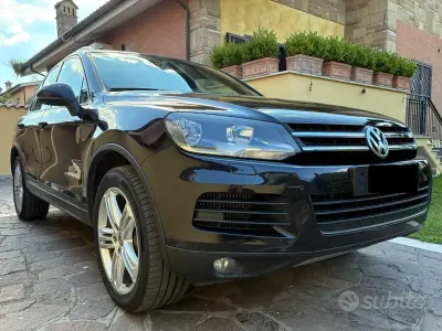 Usata VW Touareg 240 CV (176 kW) 2011 Nero SUV