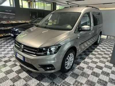 Usata VW Caddy 102 CV (75 kW) 2019 Grigio Monovolume
