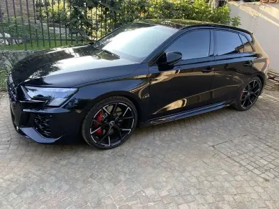 Usata Audi RS3 Ambiente 400 CV (294 kW) 2024 Nero Berlina