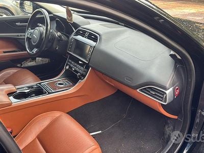 Usata Jaguar XE 200 CV (147 kW) 2016 Nero Berlina