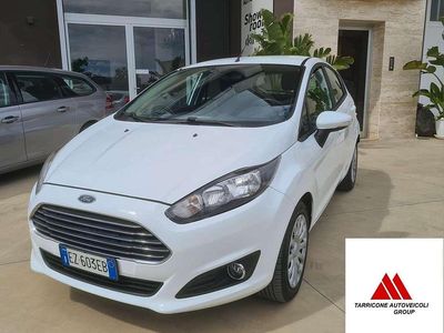 Usata Ford Fiesta 60 CV (44 kW) 2015 Bianco Berlina