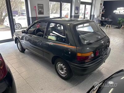 Usata Toyota Starlet 55 CV (40 kW) 1991 Grigio Utilitaria
