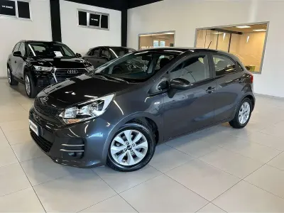 Usata Kia Rio Active 85 CV (62 kW) 2017 Grigio Berlina