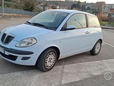 Usata Lancia Ypsilon 69 CV (50 kW) 2004 Blu Utilitaria