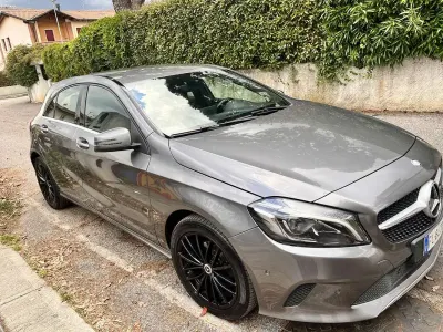 Usata Mercedes A180 109 CV (80 kW) 2017 Grigio Berlina