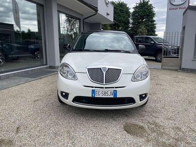 Usata Lancia Ypsilon Platinum 69 CV (50 kW) 2011 Bianco Utilitaria