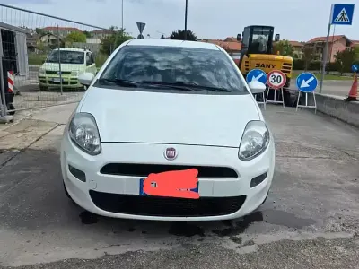 Usata Fiat Punto Street 95 CV (69 kW) 2017 Bianco Utilitaria