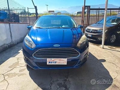 Usata Ford Fiesta Titanium 97 CV (71 kW) 2015 Blu Berlina