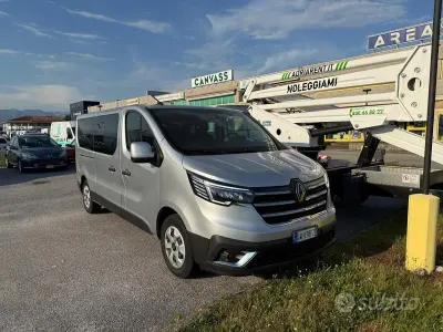 Usata Renault Trafic 150 CV (110 kW) 2024 Grigio Monovolume