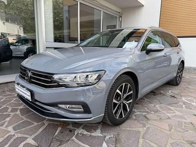 Begagnad VW Passat Executive 200 HK (147 kW) 2022 Grå Kombi