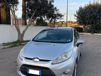 Usata Ford Fiesta Titanium 70 CV (51 kW) 2010 Grigio Utilitaria