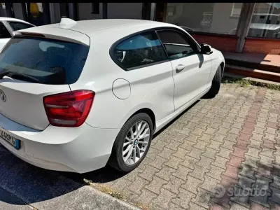 Usata BMW 114 102 CV (75 kW) 2013 Bianco Utilitaria