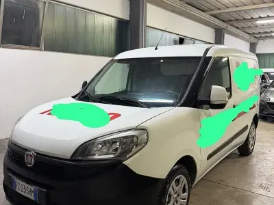 Usata Fiat Doblò 90 CV (66 kW) 2016 Bianco Monovolume