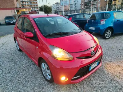Usata Toyota Aygo Connect Style 68 CV (50 kW) 2013 Rosso Utilitaria