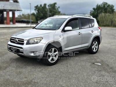 Begagnad Toyota RAV4 Luxury 177 HK (130 kW) 2006 Grå SUV