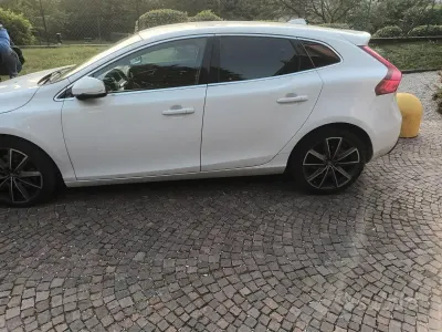 Usata Volvo V40 150 CV (110 kW) 2013 Bianco Berlina