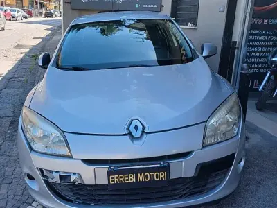 Usata Renault Mégane III Dynamique 110 CV (80 kW) 2010 Grigio Berlina