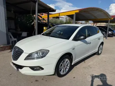 Usata Lancia Delta 120 CV (88 kW) 2014 Bianco Utilitaria