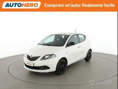 Begagnad Lancia Ypsilon Silver 69 HK (50 kW) 2022 Vit Halvkombi