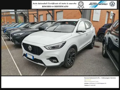Usata MG ZS Luxury 106 CV (77 kW) 2024 Argento metallizzato SUV