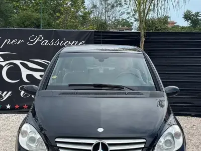 Usata Mercedes B180 109 CV (80 kW) 2009 Nero Monovolume