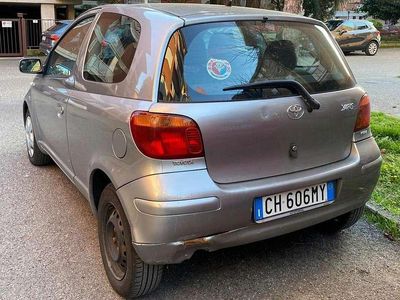 Usata Toyota Yaris Sol 65 CV (47 kW) 2003 Argento Utilitaria
