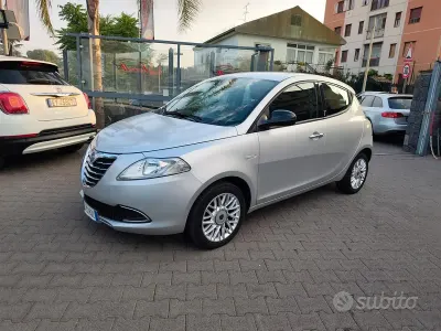Usata Lancia Ypsilon Gold 95 CV (69 kW) 2014 Grigio Utilitaria
