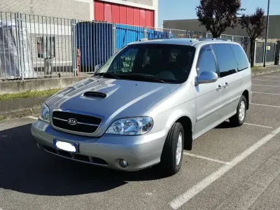 Usata Kia Carnival EX 145 CV (106 kW) 2006 Argento Monovolume