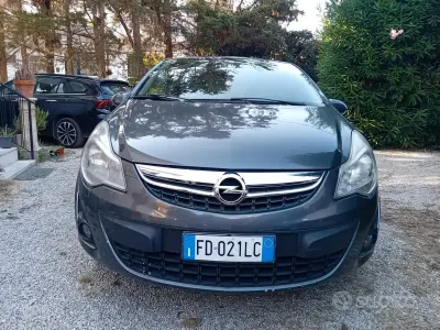 Usata Opel Corsa 85 CV (62 kW) 2012 Grigio Utilitaria