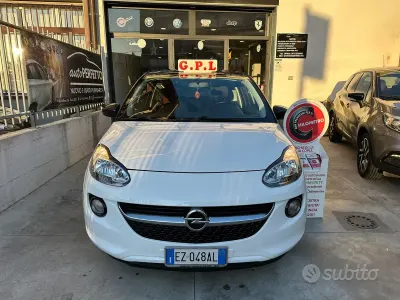 Usata Opel Adam Slam 87 CV (63 kW) 2015 Bianco Utilitaria