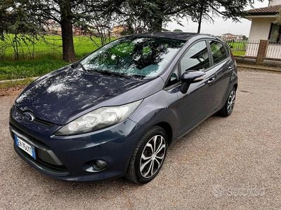 Usata Ford Fiesta 60 CV (44 kW) 2011 Blu Utilitaria