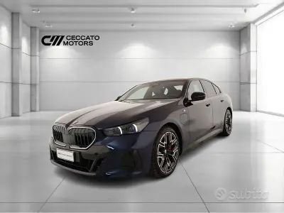 Usata BMW 550e M Sport 313 CV (230 kW) 2025 Bluazzurro Berlina