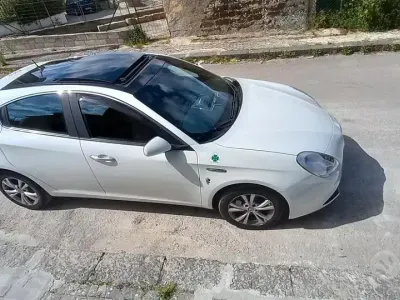Usata Alfa Romeo Giulietta 140 CV (102 kW) 2011 Bianco Utilitaria
