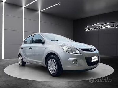 Usata Hyundai i20 Comfort 78 CV (57 kW) 2009 Grigio Utilitaria