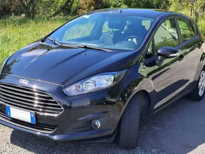 Usata Ford Fiesta 75 CV (55 kW) 2013 Nero Berlina