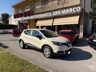 Usata Renault Captur Life 90 CV (66 kW) 2015 Bianco SUV