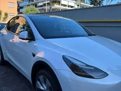 Usata Tesla Model Y 152 kW (208 CV) 2023 Bianco SUV