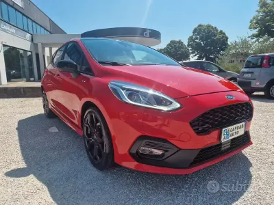 Usata Ford Fiesta ST-Line 85 CV (62 kW) 2018 Rosso Utilitaria